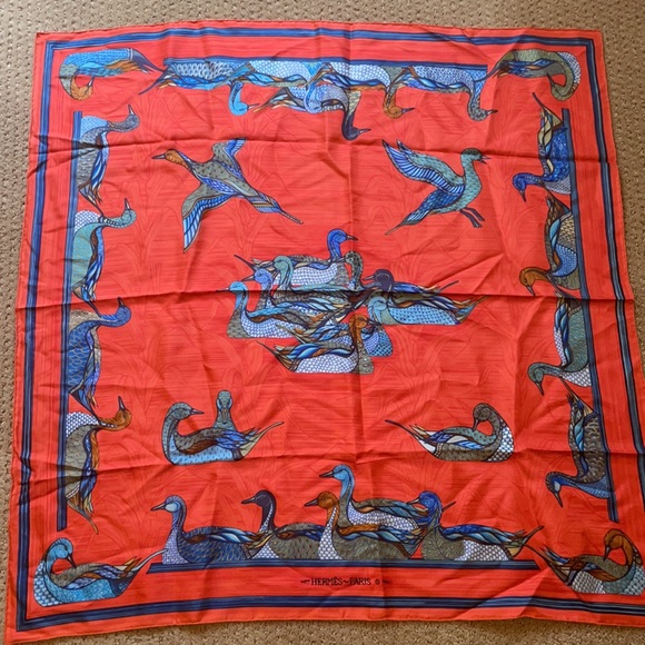 Hermès Ducks Pond silk scarf in red and blue - Picture 3 of 7